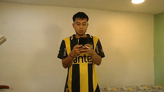 Snapshot of danielitopapuu chatting on 05-28-26, 12:44 danielitopapuu online show from 05-28-26, 12:44
