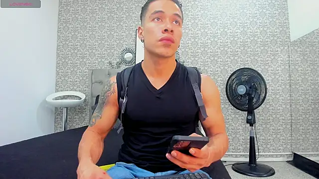 Snapshot of Bryson_Collins_ chatting on 10-16-25, 11:35 Bryson Collins online show from 10-16-25, 11:35