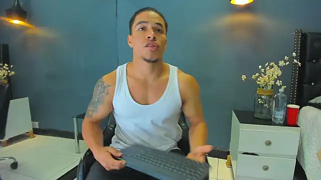 Snapshot of Bryson_Collins_ chatting on 03-07-25, 11:07 Bryson Collins online show from 03-07-25, 11:07