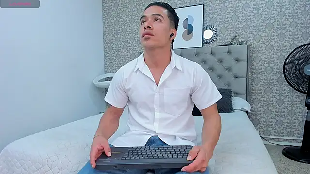 Snapshot of Bryson_Collins_ chatting on 09-09-25, 11:25 Bryson Collins online show from 09-09-25, 11:25
