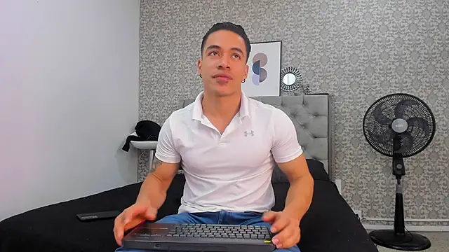 Snapshot of Bryson_Collins_ chatting on 10-18-25, 10:56 Bryson Collins online show from 10-18-25, 10:56
