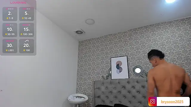 Snapshot of Bryson_Collins_ chatting on 10-10-25, 11:27 Bryson Collins online show from 10-10-25, 11:27