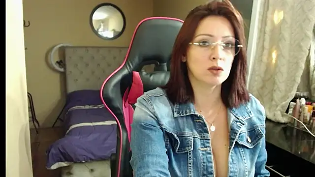 Carol Scottt online show from 09-30-25, 05:02