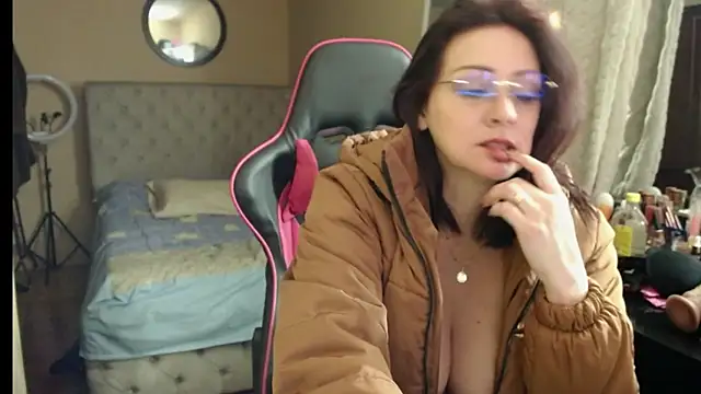 Carol Scottt online show from 12-22-25, 09:20