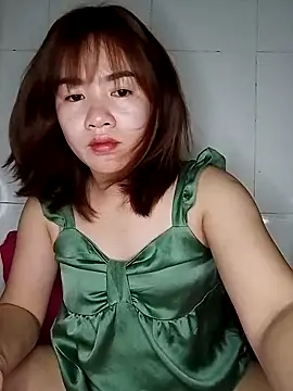 Snapshot of Lini_Ery chatting on 03-04-25, 03:26 Lini Ery online show from 03-04-25, 03:26