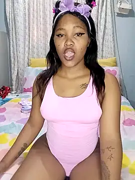 Snapshot of charmainexxx chatting on 02-07-25, 08:33 charmainexxx online show from 02-07-25, 08:33