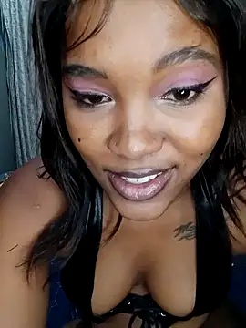 Snapshot of charmainexxx chatting on 02-22-25, 07:36 charmainexxx online show from 02-22-25, 07:36