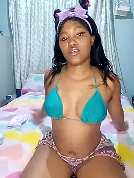 Snapshot of charmainexxx chatting on 02-08-25, 01:00 charmainexxx online show from 02-08-25, 01:00