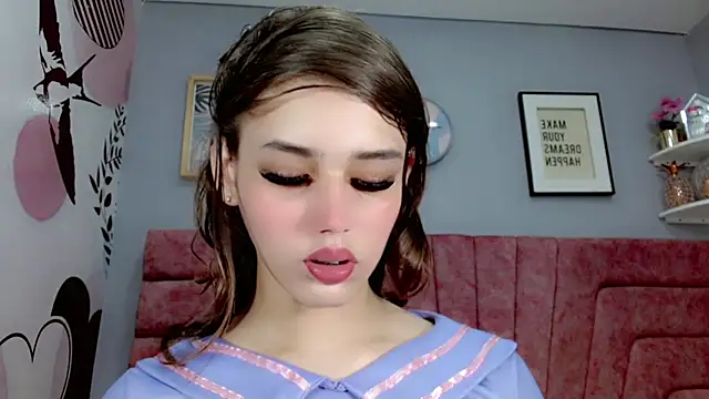 Snapshot of ValeriaAguilar chatting on 02-13-25, 11:04 ValeriaAguilar online show from 02-13-25, 11:04
