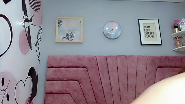 Snapshot of ValeriaAguilar chatting on 02-15-25, 10:42 ValeriaAguilar online show from 02-15-25, 10:42
