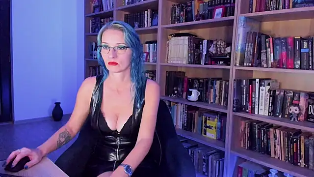 Queen of Hearts1 online show from 11-06-25, 08:46