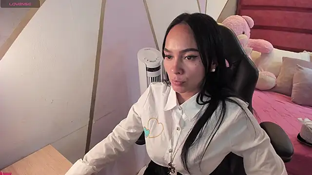 Snapshot of ginebra_ness chatting on 03-17-25, 10:51 ginebra ness online show from 03-17-25, 10:51