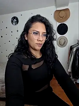 Snapshot of Thaliacooper_ chatting on 10-19-25, 01:52 Thaliacooper online show from 10-19-25, 01:52