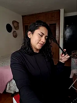 Snapshot of Thaliacooper_ chatting on 03-06-25, 05:43 Thaliacooper online show from 03-06-25, 05:43