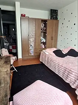 Thaliacooper  online show from 03-28-26, 09:38