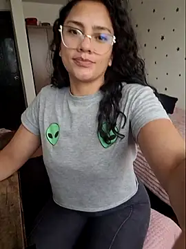 Thaliacooper  online show from 02-10-26, 05:12