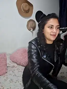 Snapshot of Thaliacooper_ chatting on 01-06-25, 04:47 Thaliacooper online show from 01-06-25, 04:47