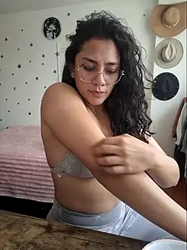 Thaliacooper  online show from 12-18-25, 06:01