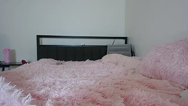 QueenLolaX online show from 04-08-26, 05:42