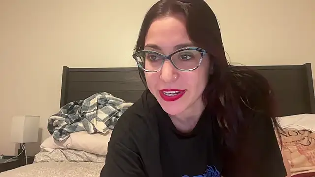 Snapshot of QueenLolaX chatting on 10-12-25, 06:15 QueenLolaX online show from 10-12-25, 06:15