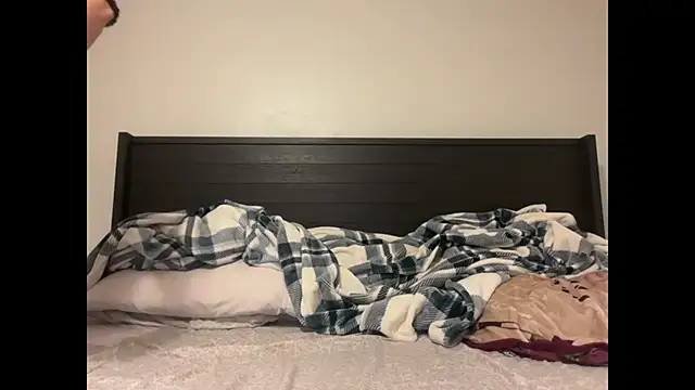 Snapshot of QueenLolaX chatting on 10-08-25, 03:08 QueenLolaX online show from 10-08-25, 03:08