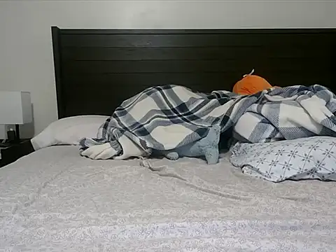 QueenLolaX online show from 12-22-25, 06:02