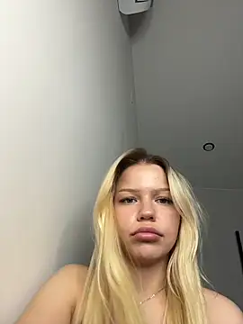 TinyTrixi online show from 07-31-26, 05:54