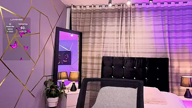 Megan Do Santos online show from 11-18-25, 08:01