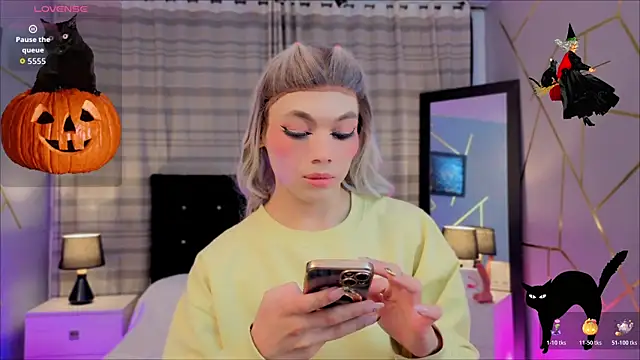 Megan Do Santos online show from 10-25-25, 03:23