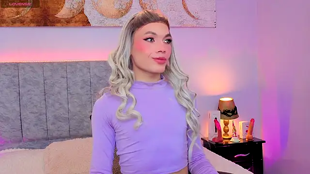 Megan Do Santos online show from 10-24-25, 03:55