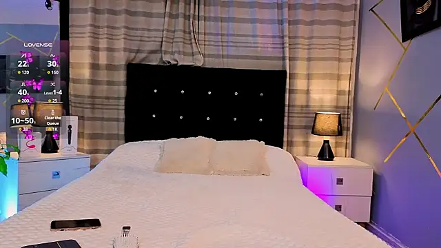 Megan Do Santos online show from 11-15-25, 08:57