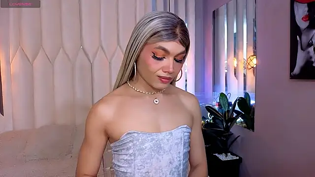 Megan Do Santos online show from 04-15-26, 01:59