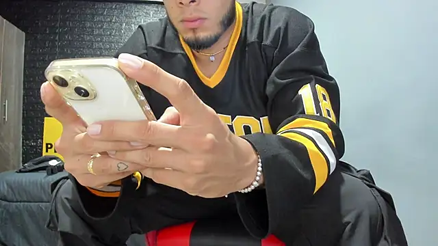 Snapshot of taurus_boy1 chatting on 10-10-25, 11:33 taurus boy1 online show from 10-10-25, 11:33