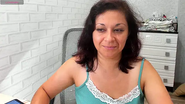 Snapshot of TeasyLana chatting on 07-27-26, 04:52 TeasyLana online show from 07-27-26, 04:52