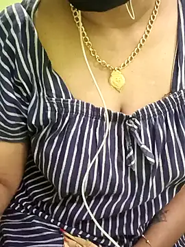 Snapshot of Aishu-tamil09 chatting on 12-21-24, 07:06 Aishu-tamil09 online show from 12-21-24, 07:06