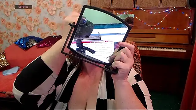 RoseRed69 online show from 11-02-25, 05:01