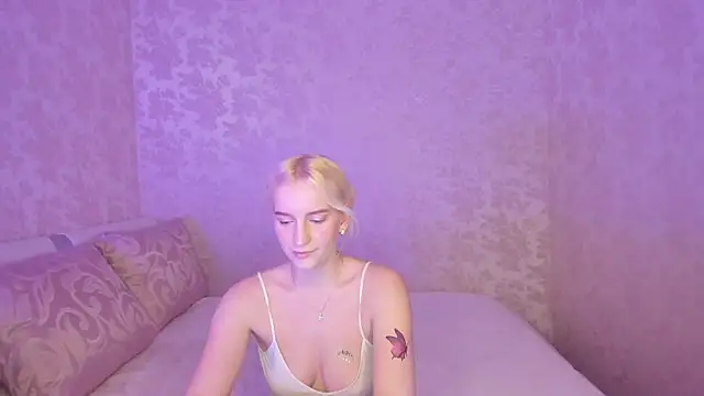 Snapshot of Amanda054 chatting on 03-19-25, 05:50 Amanda054 online show from 03-19-25, 05:50