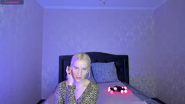 Snapshot of Amanda054 chatting on 01-27-25, 12:01 Amanda054 online show from 01-27-25, 12:01