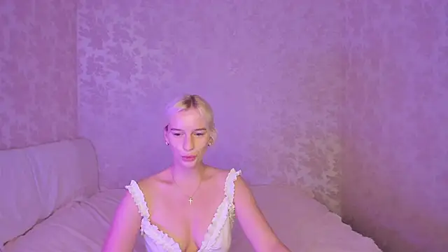 Snapshot of Amanda054 chatting on 09-10-25, 01:43 Amanda054 online show from 09-10-25, 01:43