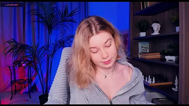 Snapshot of PollyHathor chatting on 03-18-25, 09:21 PollyHathor online show from 03-18-25, 09:21