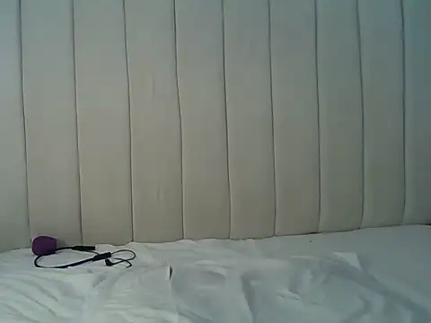 Snapshot of Queen_loveer chatting on 06-09-26, 08:21 Queen loveer online show from 06-09-26, 08:21