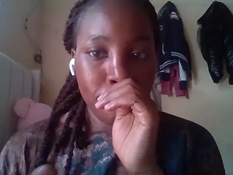 Queen loveer online show from 11-04-25, 11:03