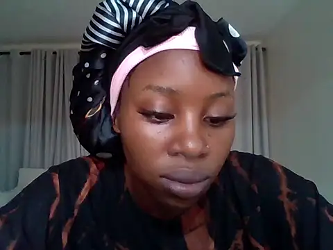 Snapshot of Queen_loveer chatting on 05-27-26, 10:22 Queen loveer online show from 05-27-26, 10:22