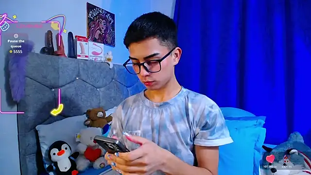 OwenBluee online show from 10-24-25, 06:34