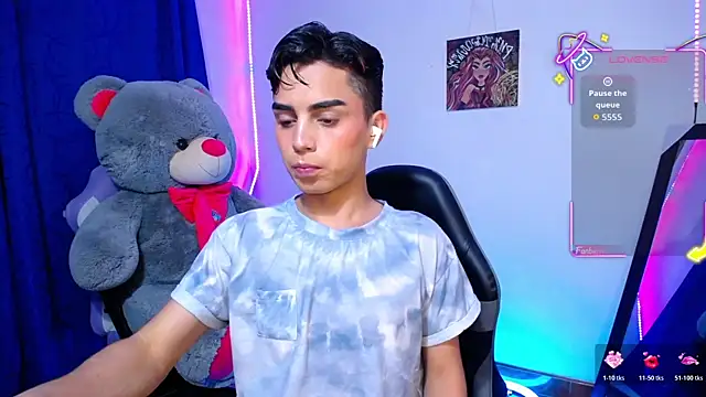 Snapshot of OwenBluee chatting on 06-02-26, 09:42 OwenBluee online show from 06-02-26, 09:42