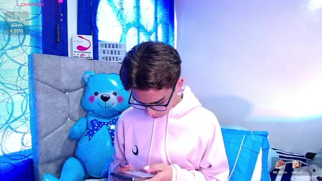 OwenBluee online show from 01-28-25, 01:38