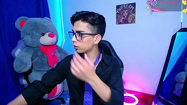 Snapshot of OwenBluee chatting on 06-04-26, 12:21 OwenBluee online show from 06-04-26, 12:21