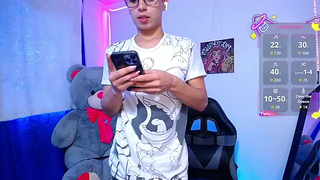 Snapshot of OwenBluee chatting on 06-09-26, 07:48 OwenBluee online show from 06-09-26, 07:48