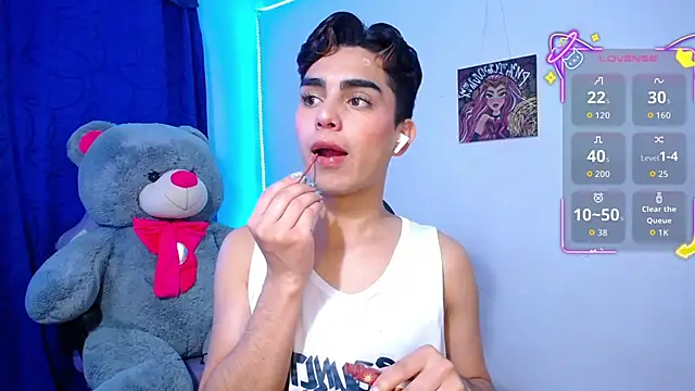 Snapshot of OwenBluee chatting on 05-08-26, 05:06 OwenBluee online show from 05-08-26, 05:06