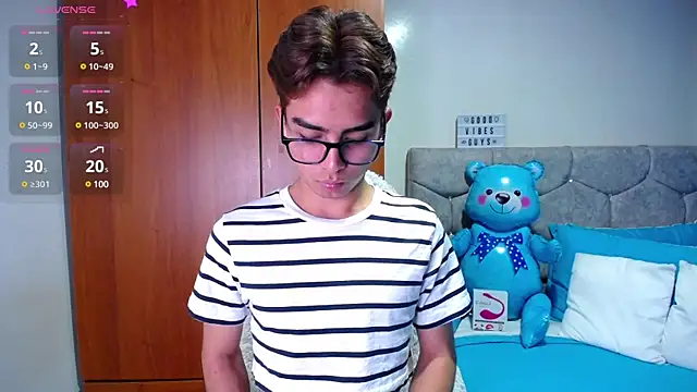 OwenBluee online show from 01-22-25, 05:16